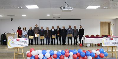 Süreci Tamamlayan Okullara Plaket Takdimi