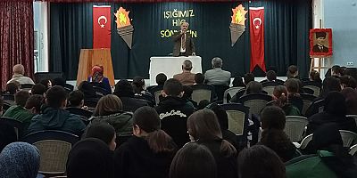 Tarihçi ve Yazar Menç, Öğrencilerle Buluştu