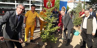 Tıp Fakültesi Fidanlarla Donatıldı