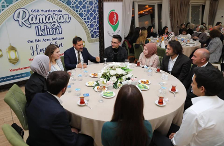 Toplumun Tüm Kesimiyle İftarda Bir Araya Geliyorlar