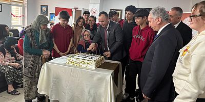 Torumtay Lisesi Öğrencilerinden  Huzurevine Anlamlı Ziyaret