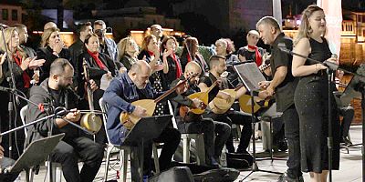 Türk Halk Müziği Korosu Yaz Sezonunu Konserle Tamamladı