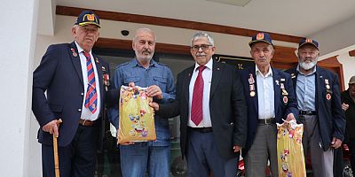 Türkiye Muharip Gaziler Derneğinde Gaziler  Bir Araya Geldi, Bayram Hediyeleri Verildi