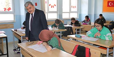 Türkmen, Öğrencilerle Birlikte Sınav Sürecini İzledi