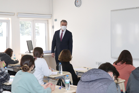 Üniversitede İngilizce Yeterlilik Sınavı Yapıldı