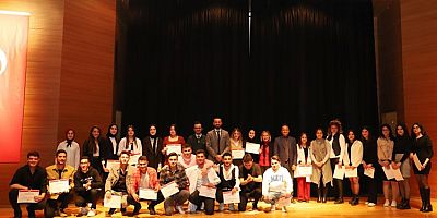 Üniversitede Öğrenciler Günlerini Kutladılar