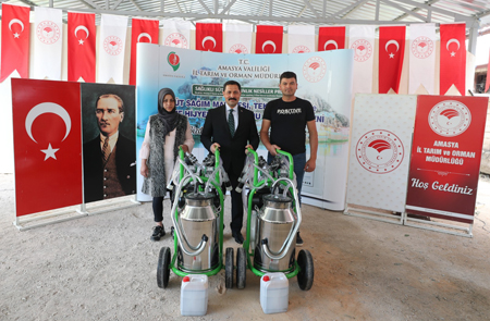 Üreticilere Süt Sağım Makineleri Dağıtıldı