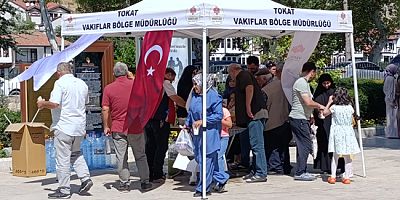 Vakıflar Bölge Müdürlüğü’nden Namaz Çıkışı Limonata İkramı
