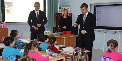 Vali Bakan, 2. Dönemin İlk Gününde Öğrencilerle Bir Araya Geldi