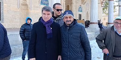 Vali Bakan Cuma Namazı Sonrası Vatandaşlarla Bir Araya Geldi