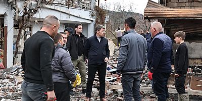 Vali Bakan’dan Evi Yanan Sazlı Ailesine Geçmiş Olsun Ziyareti