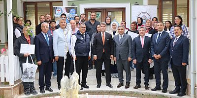 Vali Bakan, Kursiyerlerin Belgelerini Takdim Etti