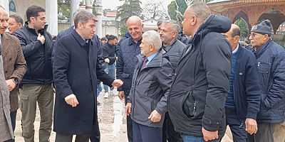 Vali Bakan, Namazı Sonrası Vatandaşlarla Sohbet Etti