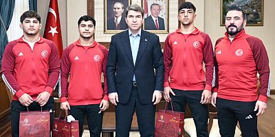 Vali Bakan, Şampiyon Güreşçileri Makamında Kabul Etti