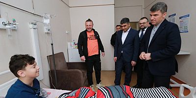 Vali Bakan ve Başsavcı Kaynak, Minik Hastaların Bayramını Kutladı