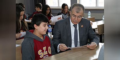 Vali Doruk, Öğrencilerin Karne Heyecanına Ortak Oldu