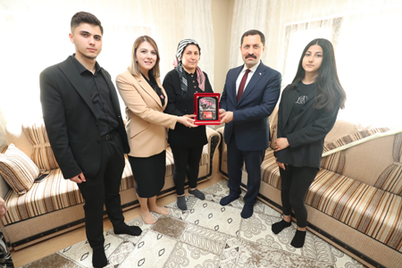 Vali Masatlı Ve Eşinden Anlamlı Bayram Ziyareti