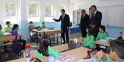 Vali Önder Bakan Akşemsettin  İlkokulu Öğrencileriyle Buluştu