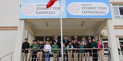 Vali Önder Bakan’dan Toki İlk-Ortaokuluna Ziyaret