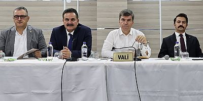 Vali Önder Bakan Göynücek İlçesinde Muhtarlarla Bir Araya Geldi