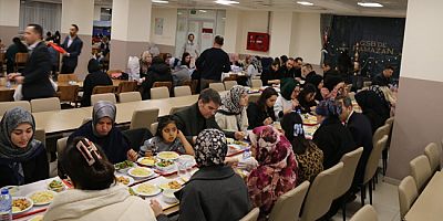 Vali Önder Bakan Öğrencilerle İftar Sofrasında Buluştu