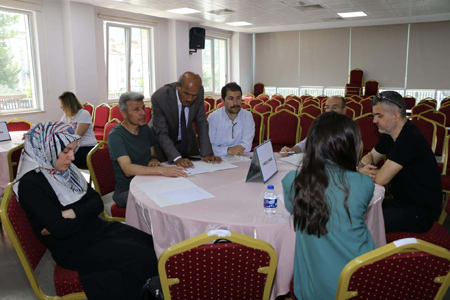 Yapılan İlkokul Çalıştayında Görüş Ve Öneriler Rapor Haline Getirildi