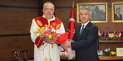 Yeni Rektör Turabi Görevi Devraldı