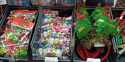 Yılbaşı Öncesi Hediyelik Eşya Ve Süsleme Ürünleri Raflarda Yerini Aldı