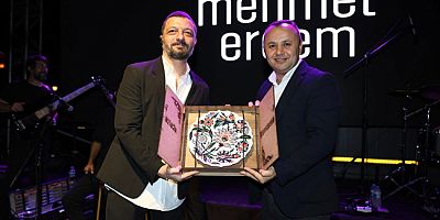 Zafer Bayramı Coşkusu Mehmet Erdem Konseriyle Taçlandı
