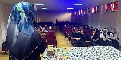 “Zirveye Götüren Adımlar” Konulu Konferans Düzenlendi