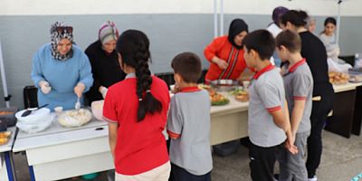 Zübeyde Hanım Üçler İlkokulu’nda Kermes Şöleni