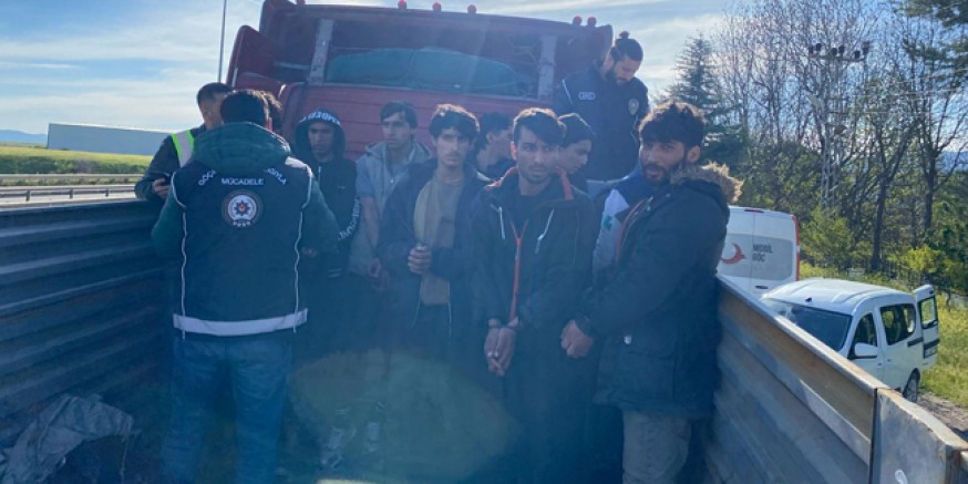 TIR Dorsesinde 7 Afgan ve 3 Pakistanlı Yakalandı: 2 Gözaltı