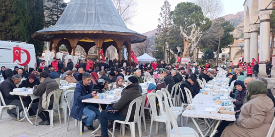 Türk Kızılayı 1500 Kişilik  İftar Programı Düzenledi