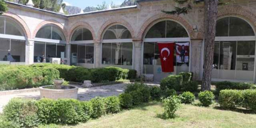 Vali Bakan, “Bayezid Yazma Eserler Kütüphanesi’nde Okuma Salonu Açıldı”