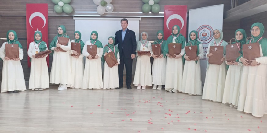 Vali Bakan, Hafızlığa Başlayan Öğrencilerin Heyecanına Ortak Oldu