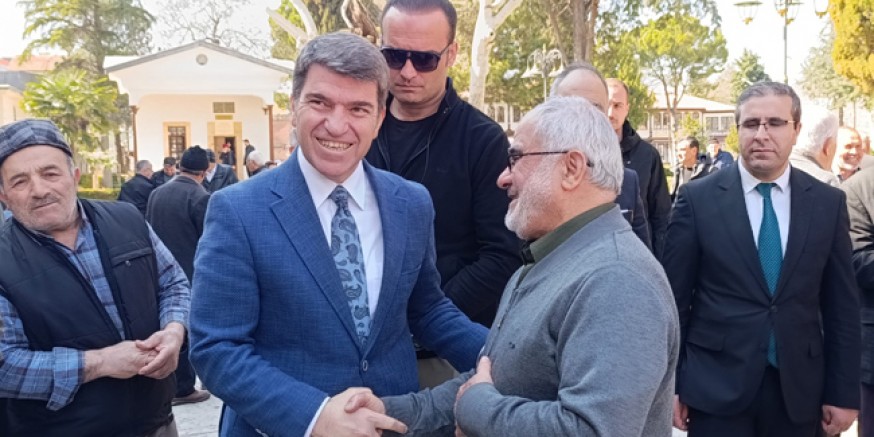 Vali Bakan  Ramazan Ayının Son Cuma Namazında Vatandaşlarla Bir Araya Geldi