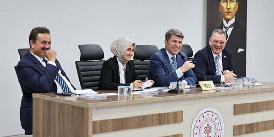 Vali ve Milletvekilleri  Muhtarlarla Buluştu