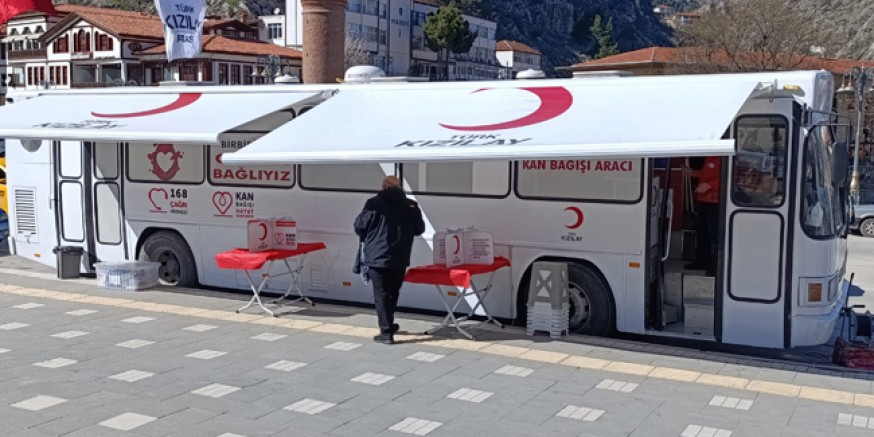 Yavuz Selim Meydanı’nda Kan Bağışı Devam Ediyor