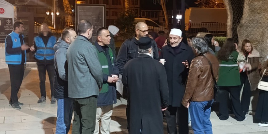 Yeşilay Projesiyle Teravih Sonrası Tespihler Dağıtıldı