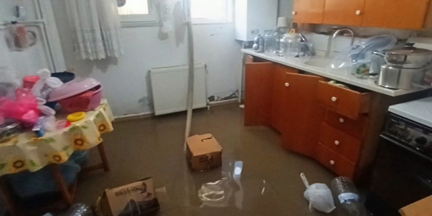 Yeşilırmak Nehri Yükseldi; Evleri Su Bastı