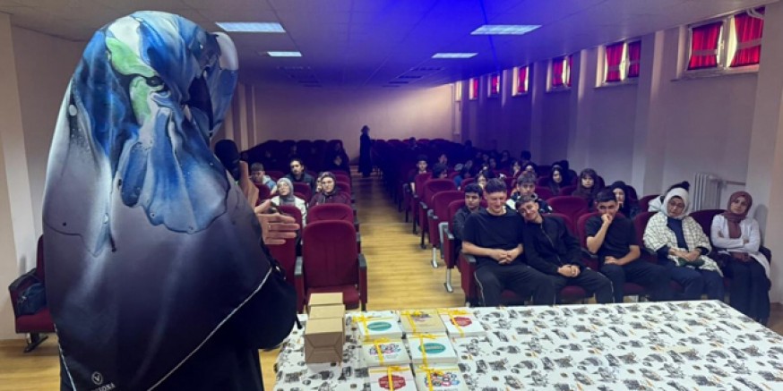 “Zirveye Götüren Adımlar” Konulu Konferans Düzenlendi