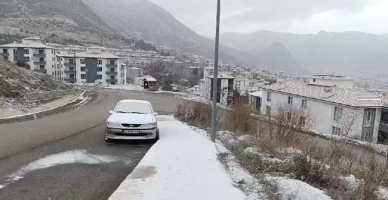 Amasya’da Gece Başlayan Kar Yağışı Kenti Beyaza Bürüdü