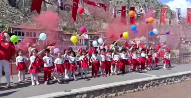 23 Nisan Coşkusu Gezi Yolu’nda Sürdü