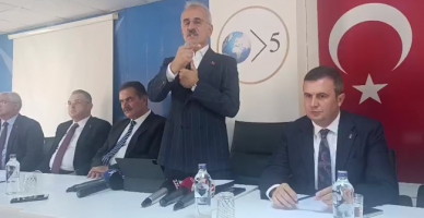 Ulaştırma ve Altyapı Bakanı Uraloğlu AK Parti İl Başkanlığını Ziyaret Etti