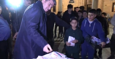 Vali Önder Bakan’dan Vatandaşlara Simit İkramı