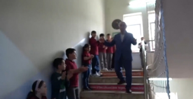 Emekliye Ayrılan 47 Yıllık Öğretmen Alkışlarla Uğurlandı