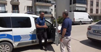 Yolda Bulduğu 2 Bin 400 TL’yi Polise Teslim Etti
