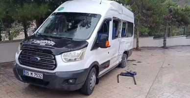 Halk Otobüsü ile Servis Minibüsü Çarpıştı: 4 Yaralı