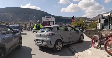 Amasya’da İki Otomobil Çarpıştı: 2 Yaralı