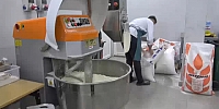 Depremzedeler İçin Ekmek Üretiyorlar